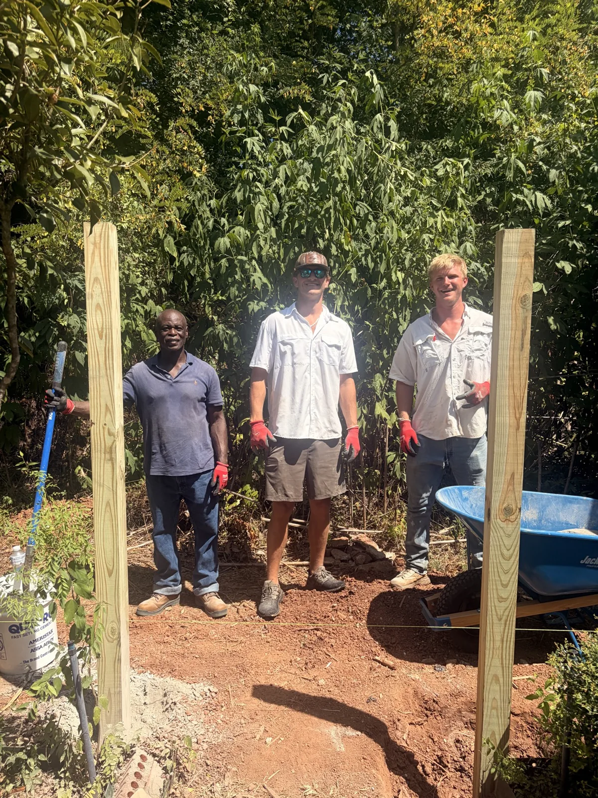 The Geaux Cajun crew together on a local fence project